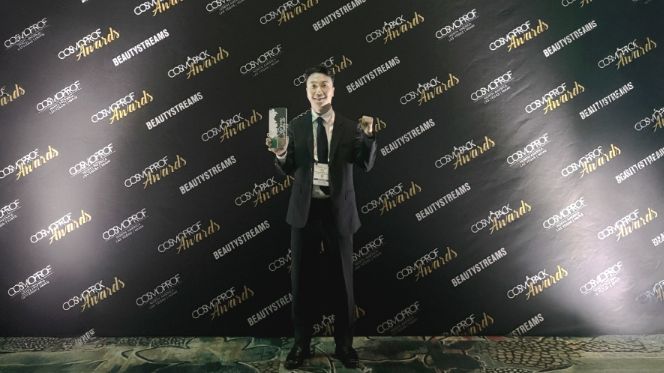 나노바이오시스템 ‘2025 북미 코스모프로프 어워즈’ 스킨·바디케어 부문 1위 수상 사진 (윤진일 이사)