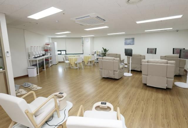 지난달 5일 삼정종합사회복지관에 새롭게 문을 연 ‘부천 온(溫)편의점’ 내부 전경