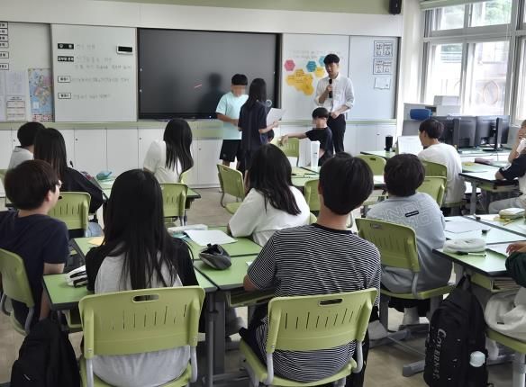 3일 성황초등학교에서 열린 ‘자기 존중을 위한 거절하기 대화법’수업에서 학생들이 활동에 참여하고 있다.