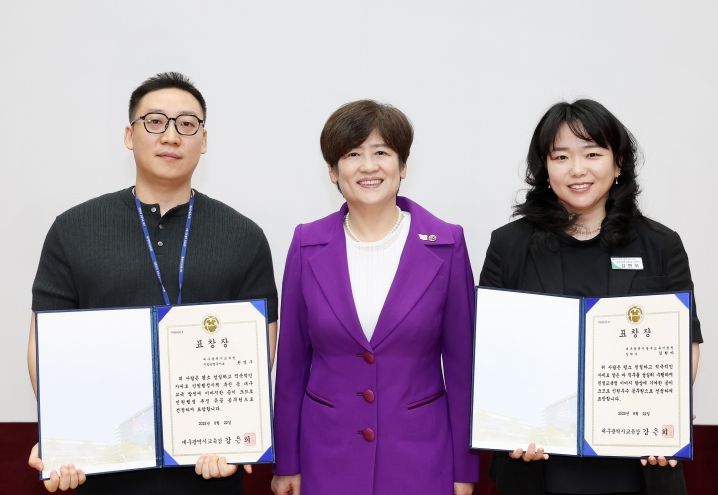 동부교육지원청 장학사 김현아  민원 행정추진 유공 공무원: 교육시설과 주무관 권영구