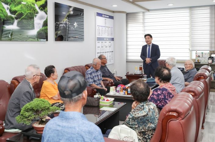 고양특례시의회 김운남 의장, 금정굴인권평화재단·유족회와 마음 나눈 차담회