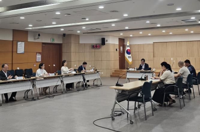 용인특례시는 2026년도 생활임금 시급액을 1만 1930원으로 확정했다. 사진은 지난 3일 열린 생활임금심의위원회