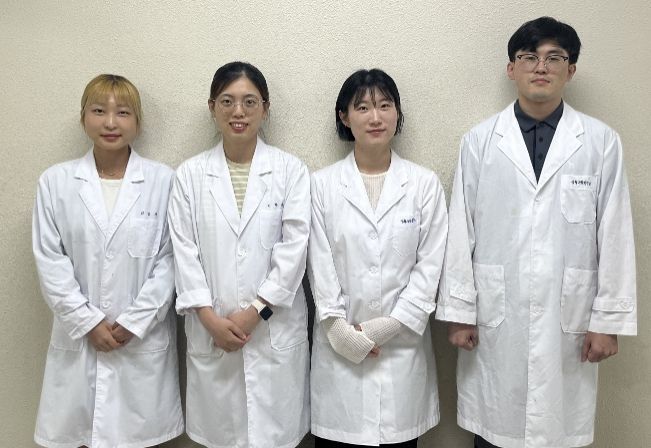 (오른쪽부터) 김건호 박사, 최지선 박사, 김하은 박사, 김민재 박사과정생