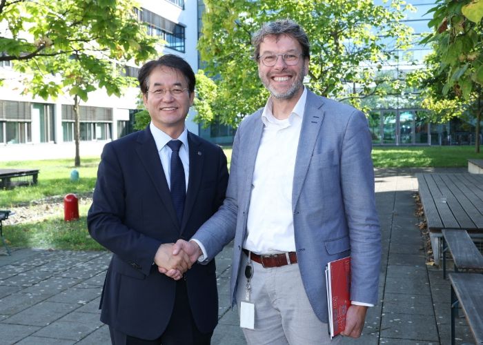 이동환 고양특례시장(좌), 올리버 우에케(Oliver Uecke) 리포타입 최고운영책임자(우)