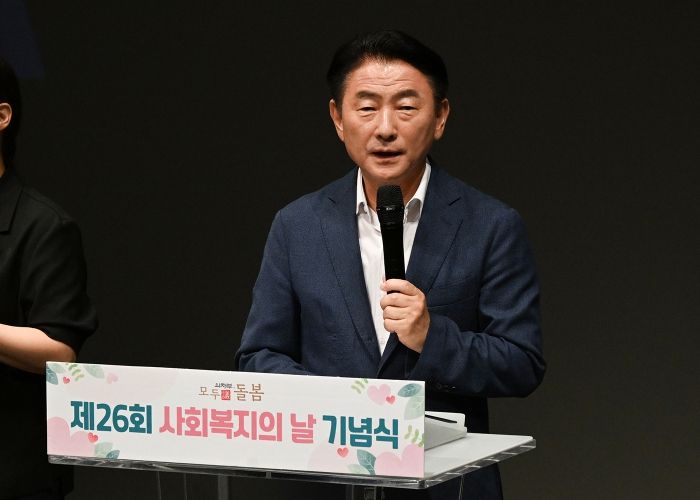 김동근 시장이 ‘제26회 사회복지사의 날 기념식’에서 인사말을 하고 있다.