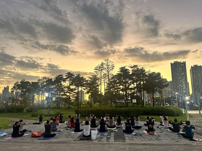 의정부시, 가을밤 빛낸 ‘송산사지 별을 품은 요가’ 개막