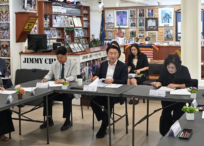 김동근 시장이 9월 10일 의정부 기억저장소에서 흥선권역 현장 티타임을 진행하고 있다.