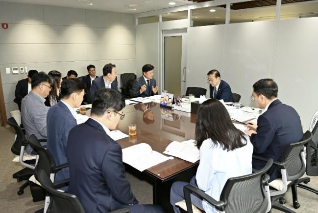 조용익 부천시장이 부천시 지역현안 정책 건의를 위해 김윤덕 국토교통부 장관을 만났다.