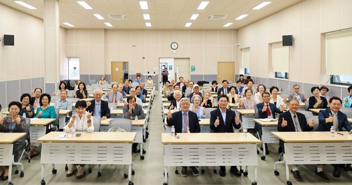 이상일 용인특례시장이 12일 '용인 시니어스카우트' 회원을 대상으로 '한국의 초고가 작품과 화가스토리'를 주제로 특강을 했다.