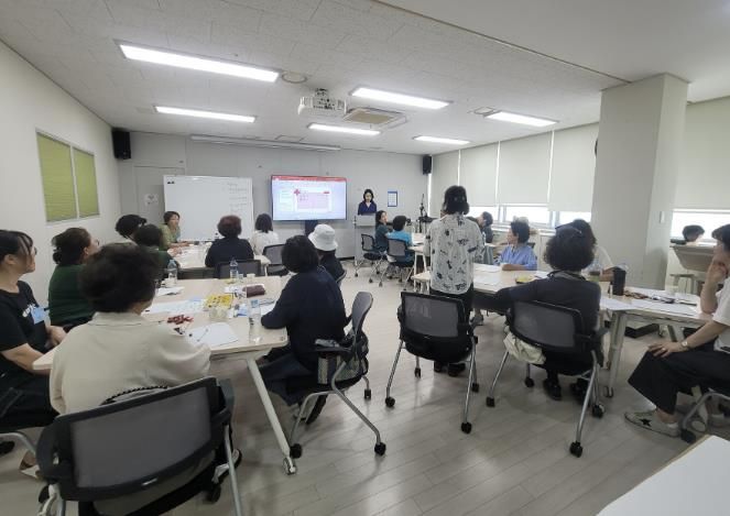 구리시자원봉사센터, 어르신 안부 전화상담실 자원봉사자 간담회 및 보수교육 개최