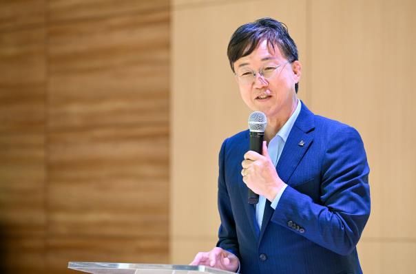 이민근 안산시장이 지난 6월 17일 원곡초등학교 준공식에서 교육행정 지원에 대한 발언을 하고 있다.