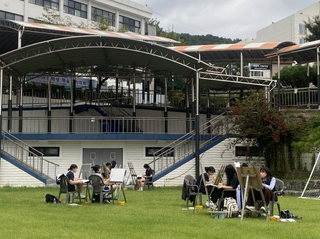 청소년들의 상상력과 감성을 작품으로 담다!