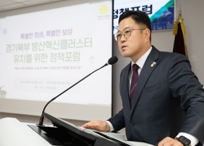 김현수 의원이 좌장을 맡아 정책포럼을 주도하고 있다.