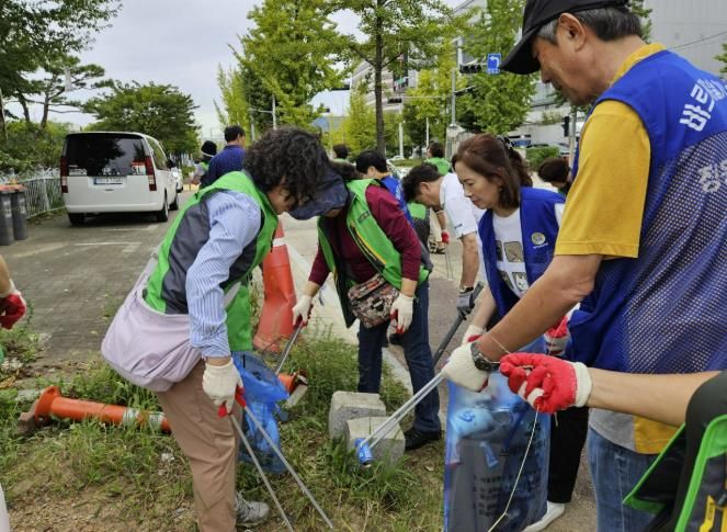 시흥시, 시민과 함께 '대한민국 새 단장' 대청소로 깨끗한 도시환경 조성