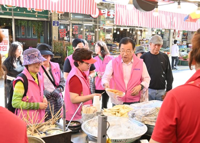 26일 여성단체협의회와 함께한 ‘9월 전통시장 가는 날’ 행사 모습