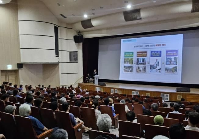 지난 7월, 부천시청 어울마당에서 심곡본동 주민 대상 역세권 결합 사업 설명회를 열었다.