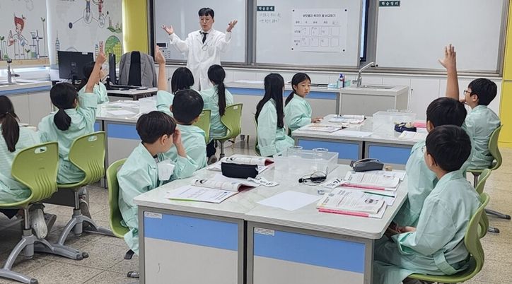 전남교과교육연구회 2025학년도 제3차 수업나눔 연수회가 진행되고 있다.