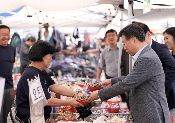 신상진 성남시장, 추석 맞이 전통시장 방문해 상인 격려