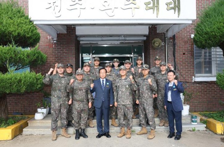 유희태 완주군수, 추석 앞두고 군부대·복지시설 방문