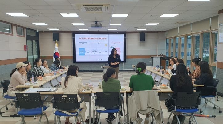 전남교육청 거점 학부모지원센터 학부모 집단 상담 장면