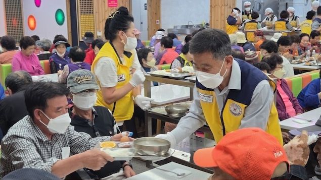 천사무료급식소 배식