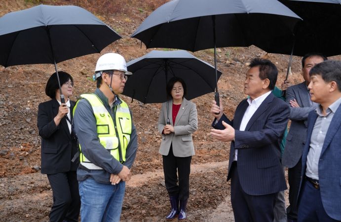 태백시의회, 폭우로 인한 고립지역 방문 긴급복구 실시