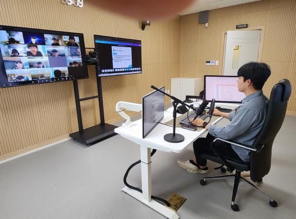 전남온라인학교에서 영암고‧광남고 학생들이 참여하는 온라인 수업이 진행되고 있다.