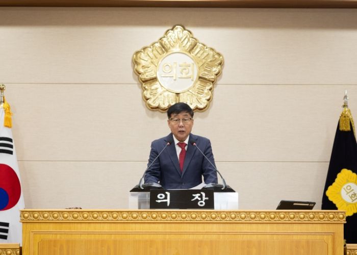 윤창철 의장이 제381회 임시회 제1차 본회의를 주재하고 있다.