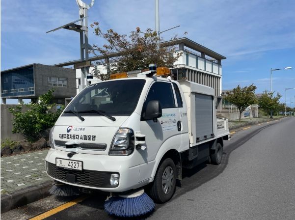 진공식 도로청소차 시범 운행