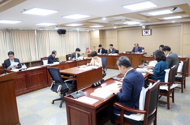 수원특례시의회 도시미래위원회 안건 심사