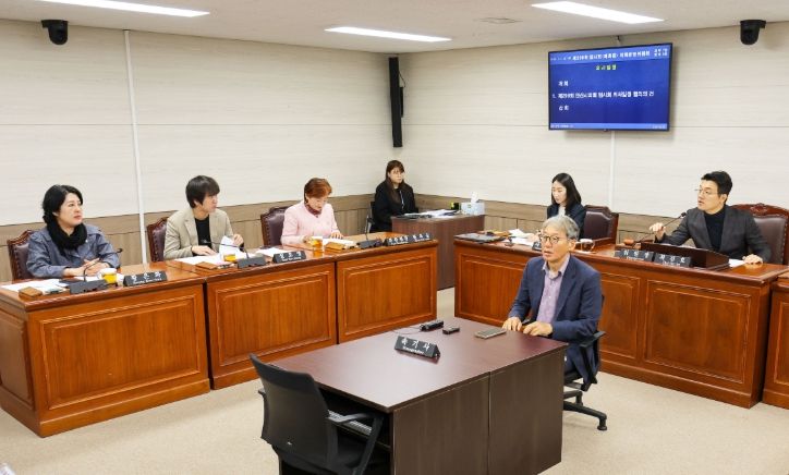 20일 의회 제4상임위원실에서 열린 제298회 임시회 폐회 중 의회운영위원회의 모습.