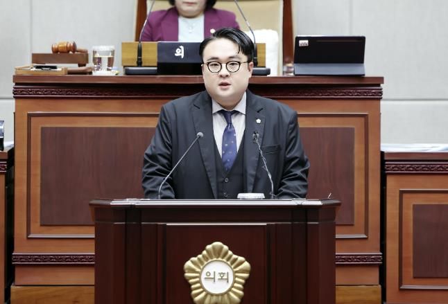 제1차 본회의에서 제안설명 중인 이상훈 위원장