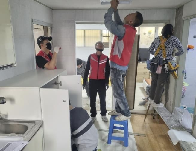 넝쿨봉사단, 시흥시 매화동 독거 어르신 주거환경 개선 봉사