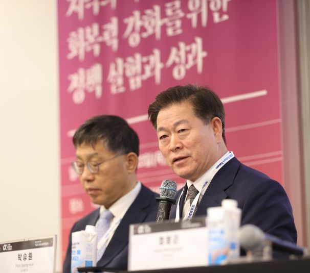 박승원 광명시장이 23일 대한상공회의소에서 열린 ‘2025 제16회 아시아미래포럼’의 지방정부 라운드테이블 세션 패널로 참석해 발언하고 있다.