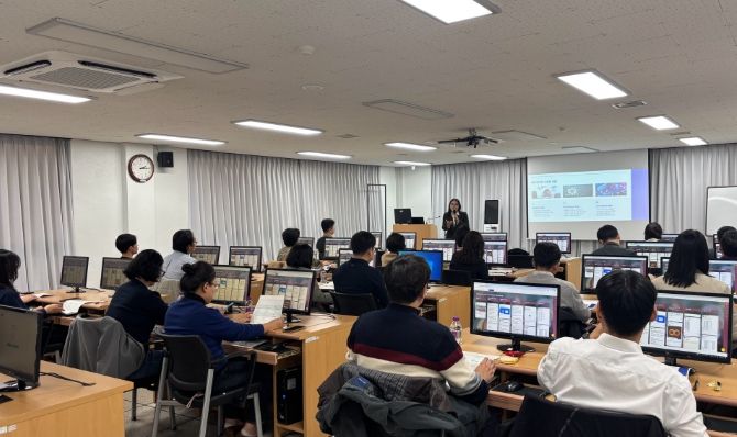 밀양시립도서관에서 진행된 생성형 AI를 활용한 행정업무 자동화 실습 교육 모습