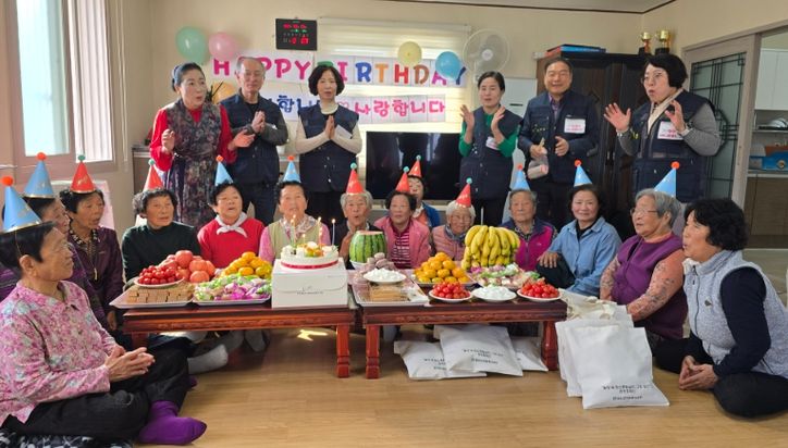 함안군자원봉사센터, 새시봉봉사단과 함께하는 생일잔치