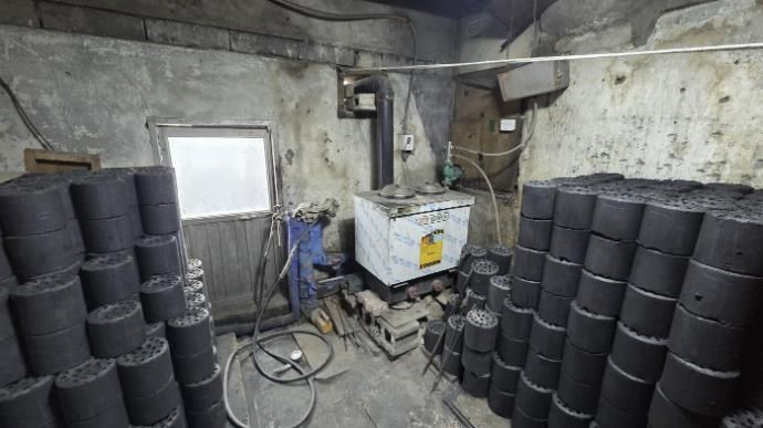 시흥재가노인통합지원센터, 금이동 저소득 어르신 가정에 연탄 300장 전달