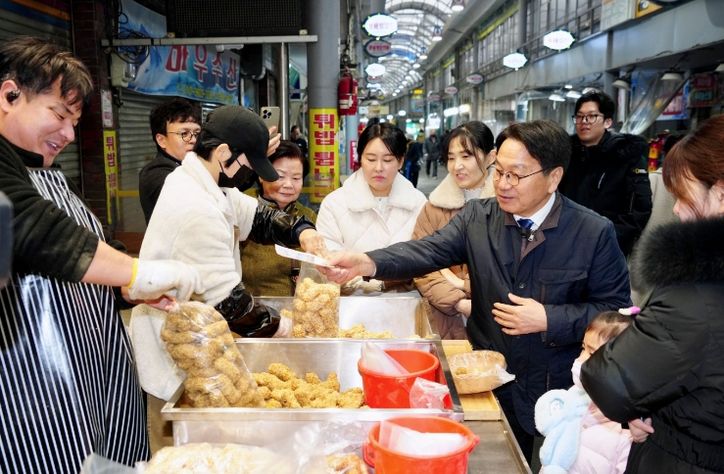 말바우시장 방문