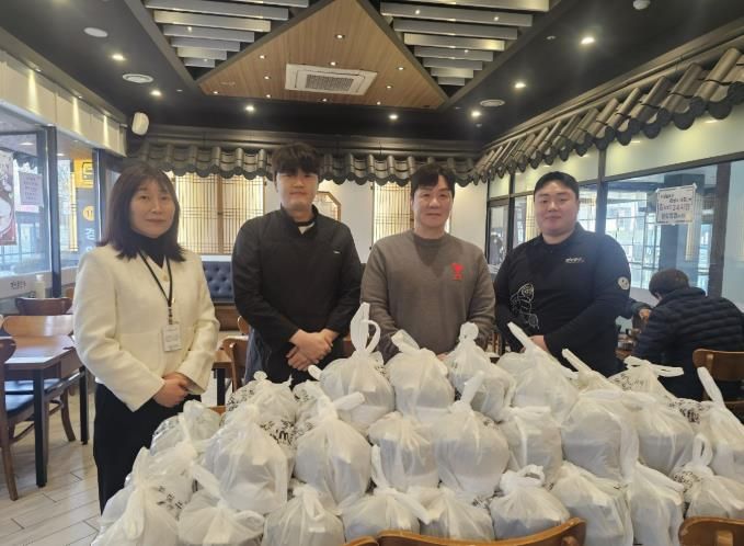광주시 ㈜역전푸드, 설 앞두고 취약계층 노인가구에 국밥 100세트 기탁
