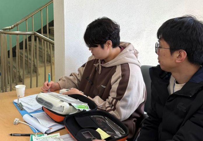 어선 자동심장충격기 점검