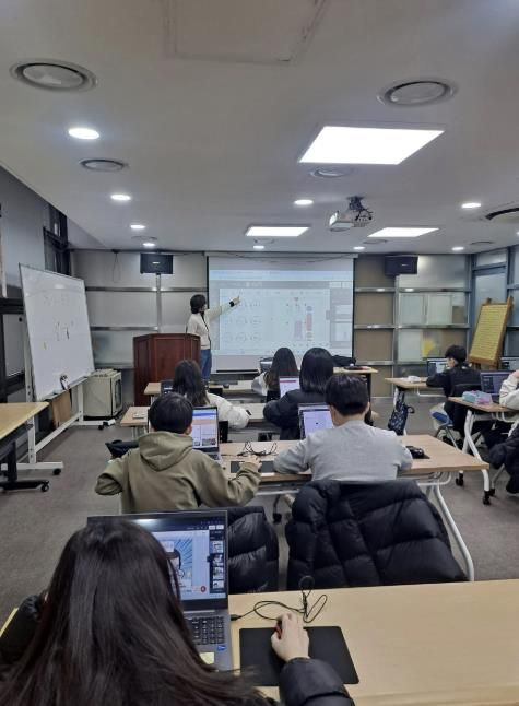 구리시청소년재단 청소년수련관 'AI로 그리는 웹툰' 프로그램 성료