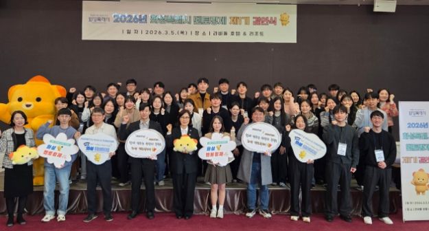 멘토링제 결연식을 기념하고 있다