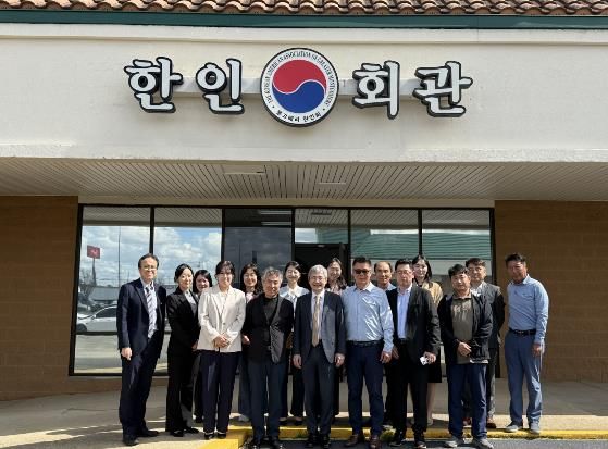 전남 글로컬 K-에듀센터는 지난 5일 주애틀랜타대한민국총영사관이 주최한 몽고메리 한인회 간담회에 참석, 현지 지역사회와 협력 계획을 논의했다. 사진은 간담회 후 촬영한 기념사진.