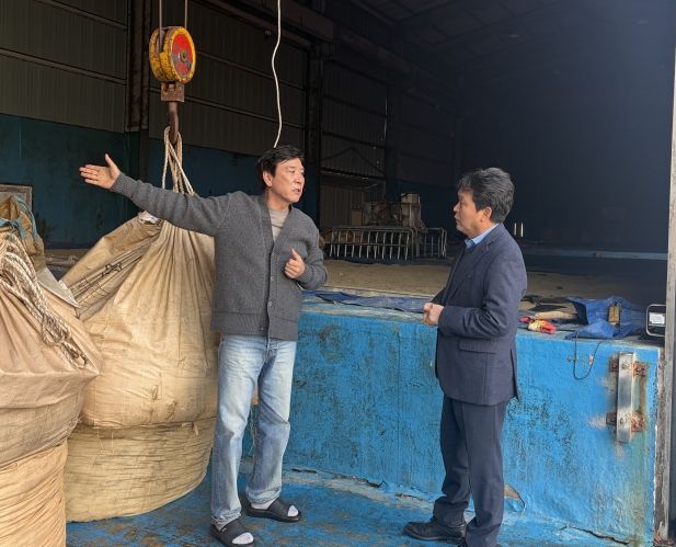 신병대 청주부시장, 오송 한솔식품 방문… 기업 애로 청취(오른쪽 신병대 청주부시장)