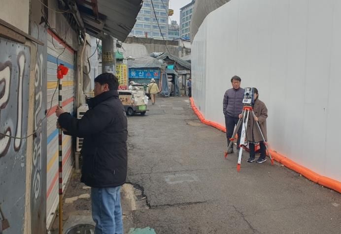 세운5구역 노후건물 측정점 설치 모습