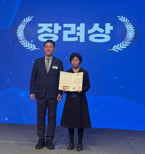 국가암관리사업 우수사례 보건복지부장관상 수상 후 기념촬영 모습