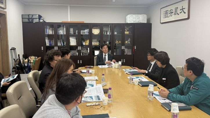 밀양시가 17일 ‘제68회 밀양아리랑대축제’의 성공적인 개최를 위한 보고회를 개최하고 관련 내용을 논의하고 있다.