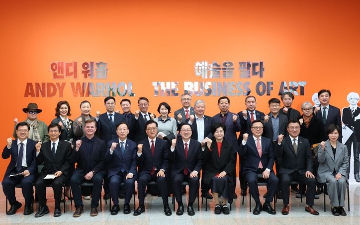 ‘앤디 워홀: 예술을 팔다’전시 개막