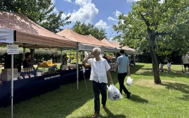 지난해 열린 서산시 농특산물 정례 직거래장터 모습