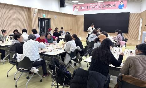 나주시보건소 건강증진과는 갱년기 증상을 겪고 있는 중장년층의 건강관리를 돕기 위해 한의약 기반 건강증진 프로그램인 ‘갱년기 다스리기 건강교실’을 운영하고 있다.